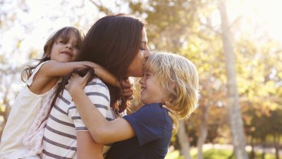 10 родителски стратегии за отглеждане на щастливи деца 