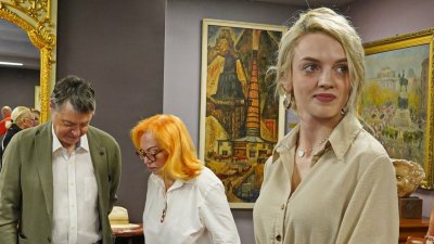 Деян Донков режисира новата си любов Анна Кошко в спектакъла „Последният час“