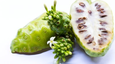 Ползи от сока от нони