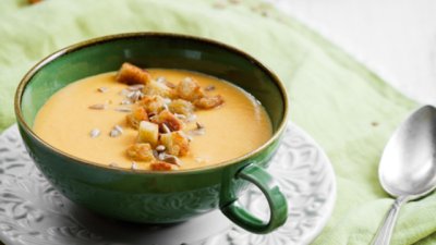 Есенна крем супа със сладки картофи, червена леща и моркови 