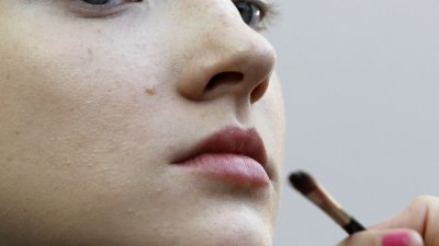 Мама разрешава – нежен празничен грим за девойки