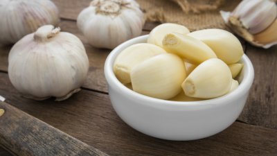 Домашен шампоан с чесън против косопад 