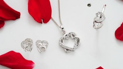 Защо да изберем сребърни бижута за подарък за Коледа?