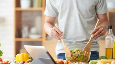 Храни и напитки за възстановяване след празничното хапване