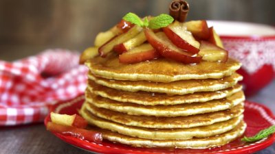 Заливка за палачинки с ябълки и канела 