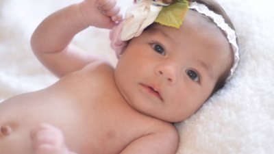 Майка героиня роди 7-килограмово бебе по естествен път