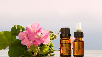 Дълбоко хидратиращ лосион със здравец за млада кожа