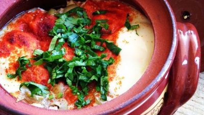 Сирене по шопски с кашкавал