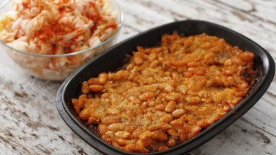 Кисело зеле с боб на фурна