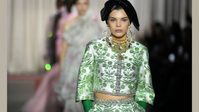 Джамбатиста Вали с колекция Висша мода за пролет/лято 2025 (+Снимки)