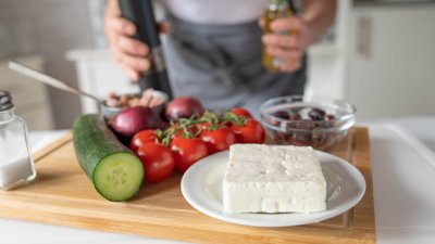 Разядка със сирене и зеленчуци