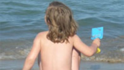 Кога да пуснем децата сами на море?