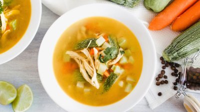 Пилешка супа с тиквички 