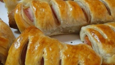 Лесни кренвиршки с бутертесто