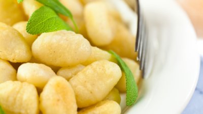 Картофени ньоки с масло и подправки
