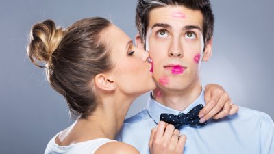 Разпалващи страстта техники за целуване