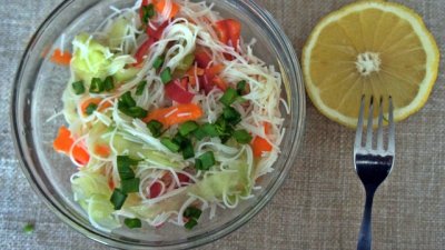 Диетична салата с оризови спагети