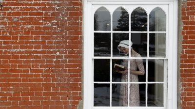 Кои са идеалните любовни романи за дъждовни дни