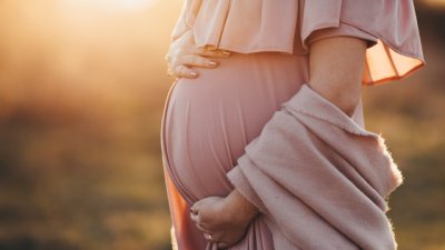 Как протича естественото раждане с акушерка