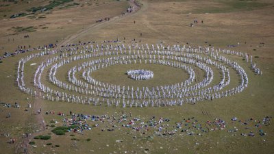 Последователи на Петър Дънов отбелязаха Слънчевата Нова година