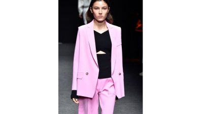 Какви блейзъри ще носим през пролет-лято 2023