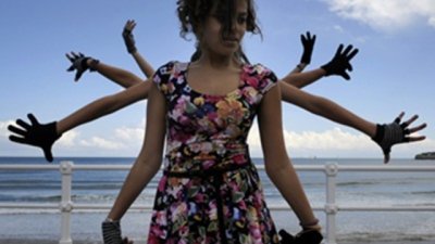 Сутиен, дамски превръзки и за какво още мама да разкаже на тийнейджърката