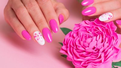 11 идеи за маникюри с цветя