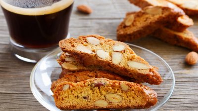 Домашни бишкоти с бадеми и кокос