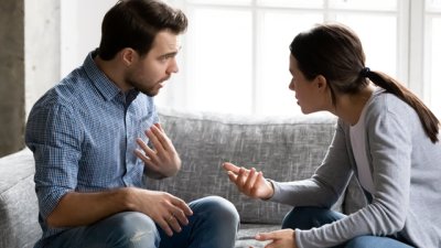 14 признака, че партньорът ви е прекалено властен