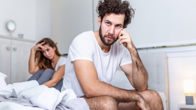 Знаци, че партньорът ви страда от криза на средната възраст