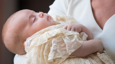 Кръстиха принц Луи на частна церемония