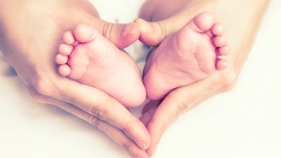 Странни ритуали при раждане в различни части на света