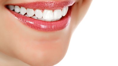 Избелване на зъбите с куркума