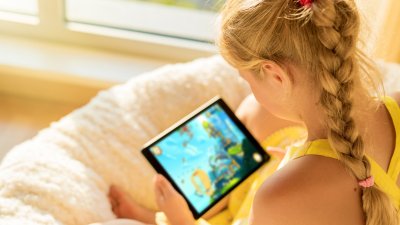 Как влияе екранното време върху емоциите на децата?