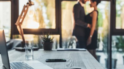 Как да се справите, ако работите заедно с любимия си 