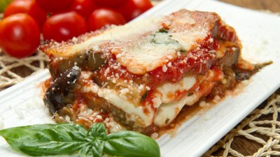 Пармиджана с патладжани и пармезан 