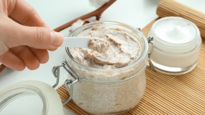 Пилинг за устни с масла