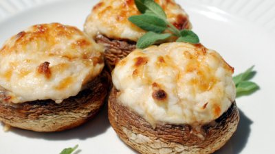 Пълнени гъби с бекон и кашкавал