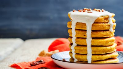 Морковени палачинки с топинг от крема сирене 