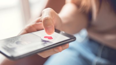 Защо той ви пише, след като не се интересува от вас?