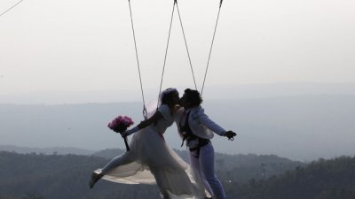 Странни сватбени обичаи по света