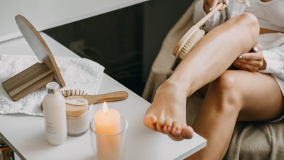 4 неща се случват с тялото, когато практикувате сухо четкане