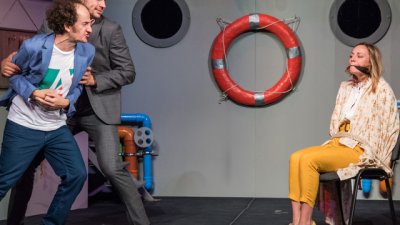 Премиера на „Кризисен център“ в Театър „София“