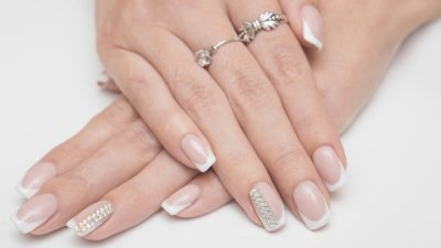 Причини за разслояване и чупене на ноктите