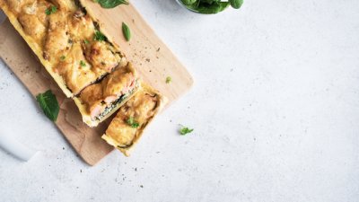 Сьомга с бекон и спанак в бутертесто