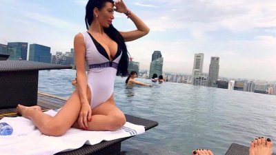 Катрин Вачева празнува рожден ден в Сингапур