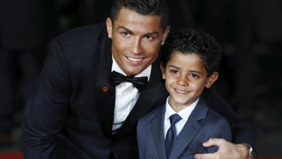 Кристиано Роналдо чака близнаци