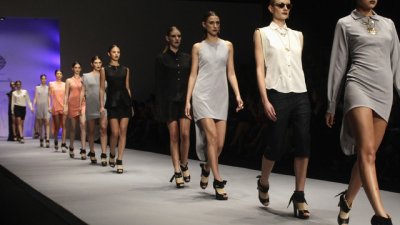 За опасни химикали в модни дрехи алармира Грийнпийс