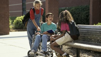 Как да говорим с детето за уврежданията?