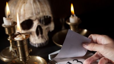 Абсурдни суеверия, в които вярваме